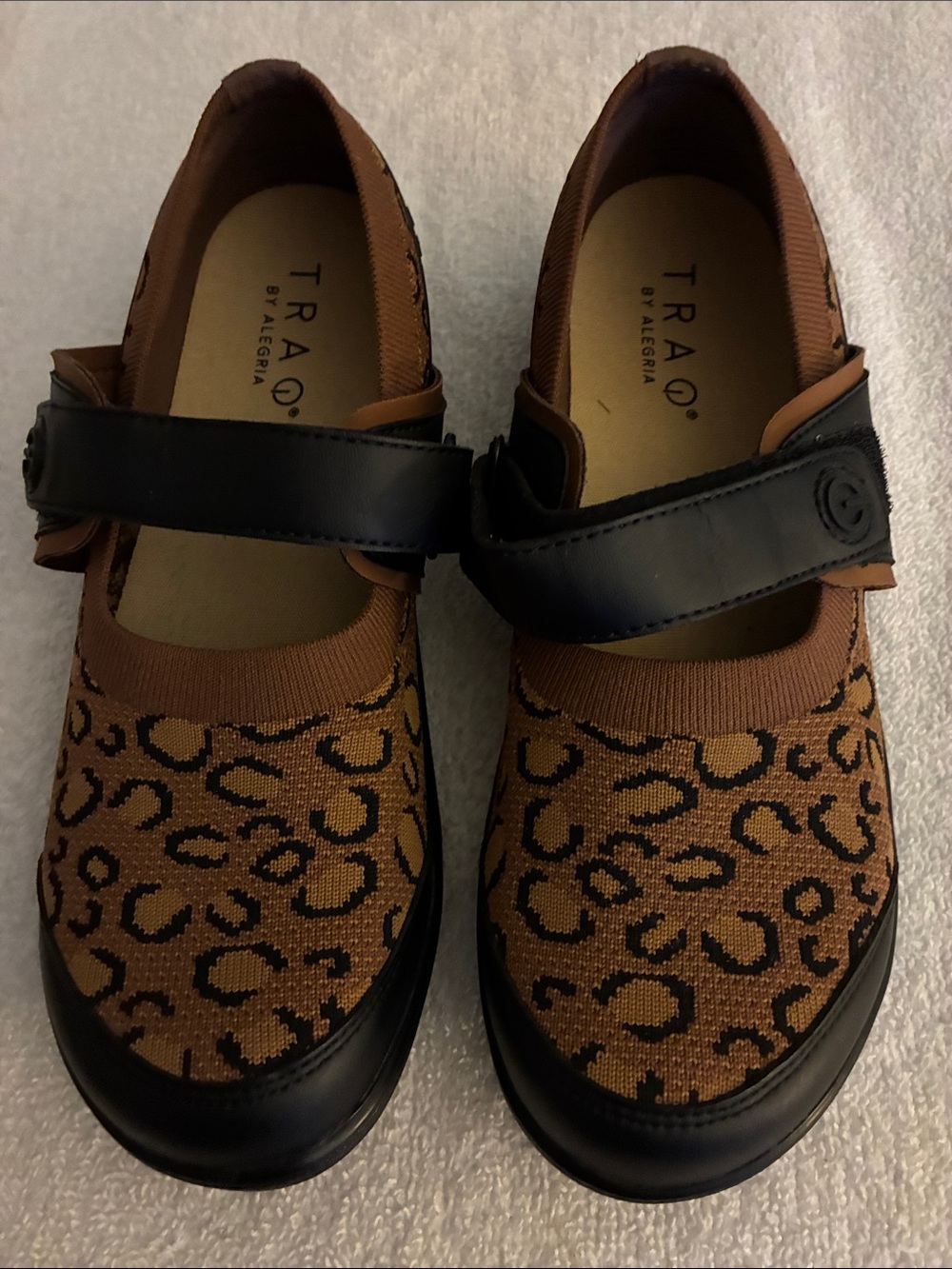 NWOT Traq by Alegria Brown Leopard Print Mary Jane Shoes with Black Strap